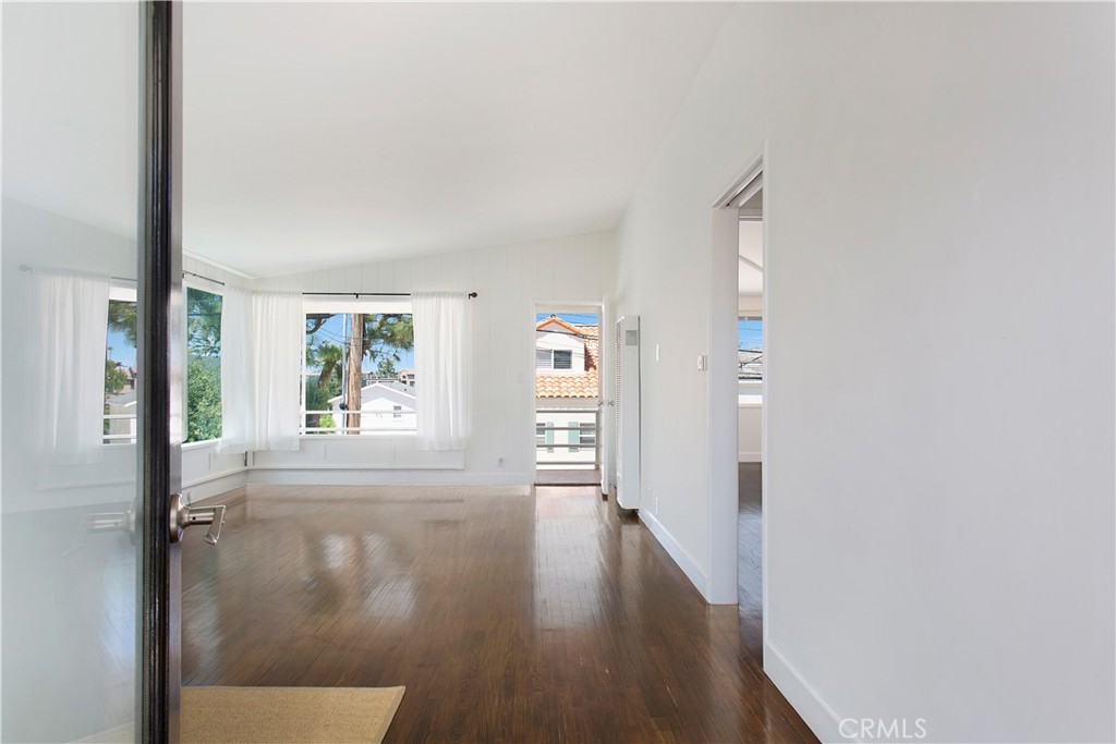 413 1/2 Dahlia Avenue