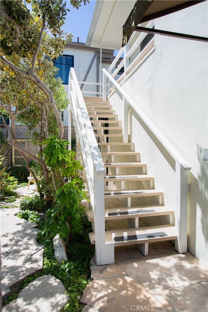 413 1/2 Dahlia Avenue