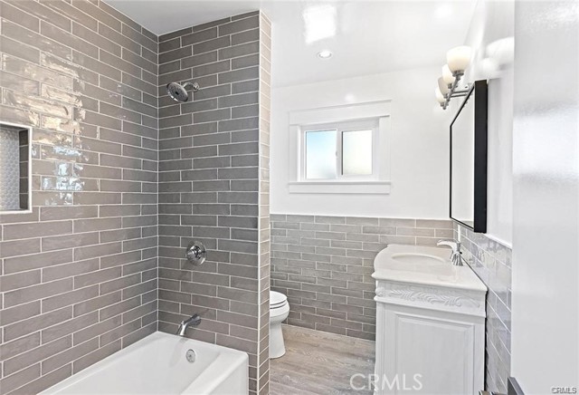 817 Calle Puente Unit: B