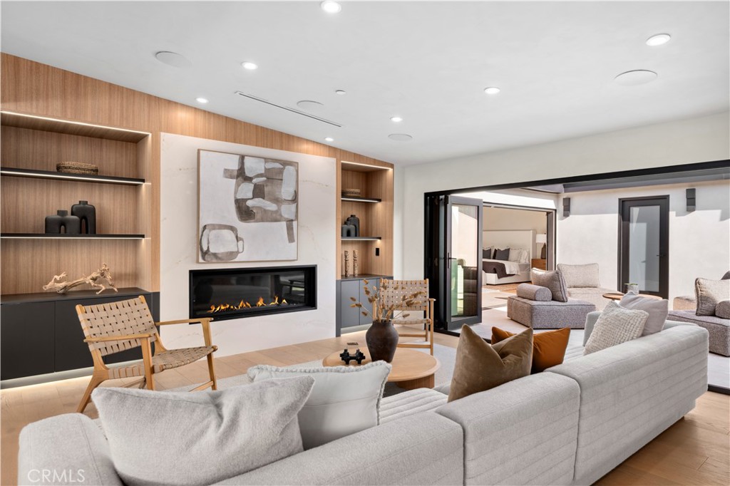1120 White Sails Way