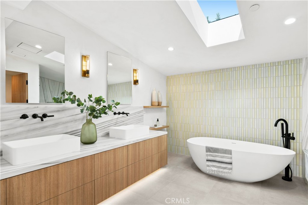 1120 White Sails Way