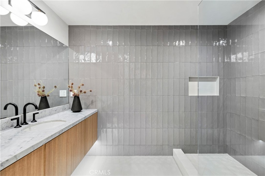 1120 White Sails Way