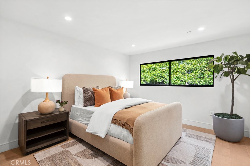 1120 White Sails Way