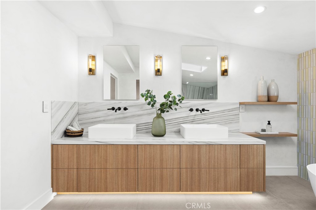 1120 White Sails Way