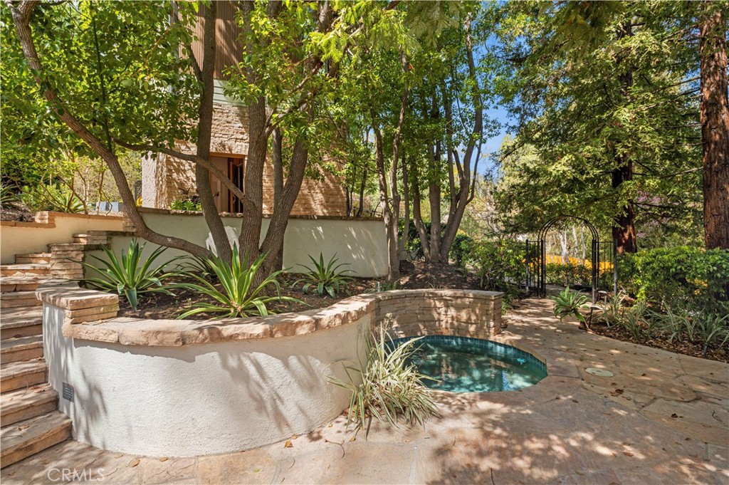 1935 Maverick Lane