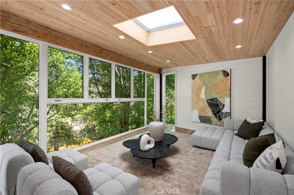 1935 Maverick Lane