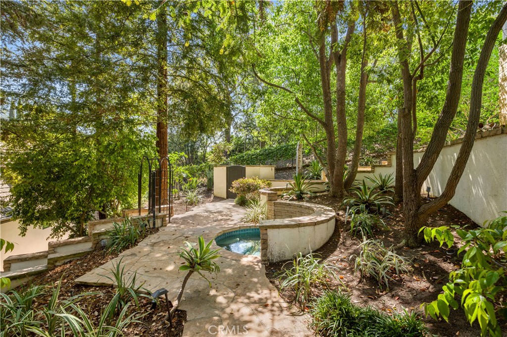 1935 Maverick Lane