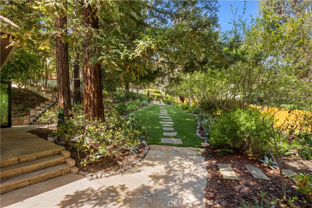 1935 Maverick Lane