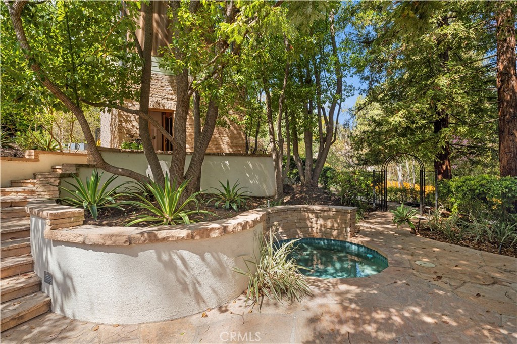1935 Maverick Lane