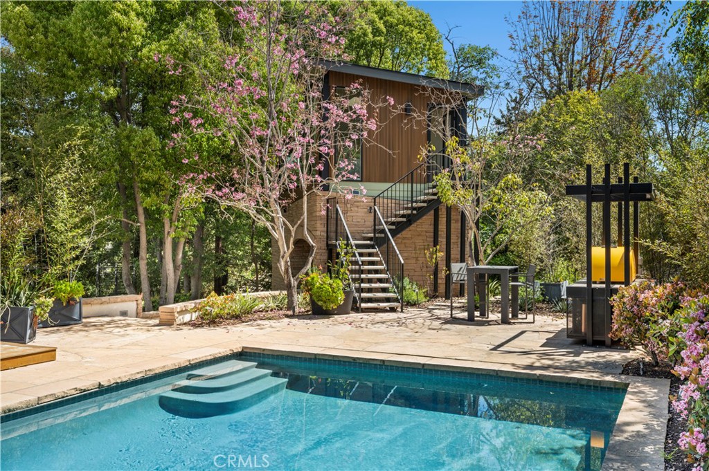 1935 Maverick Lane