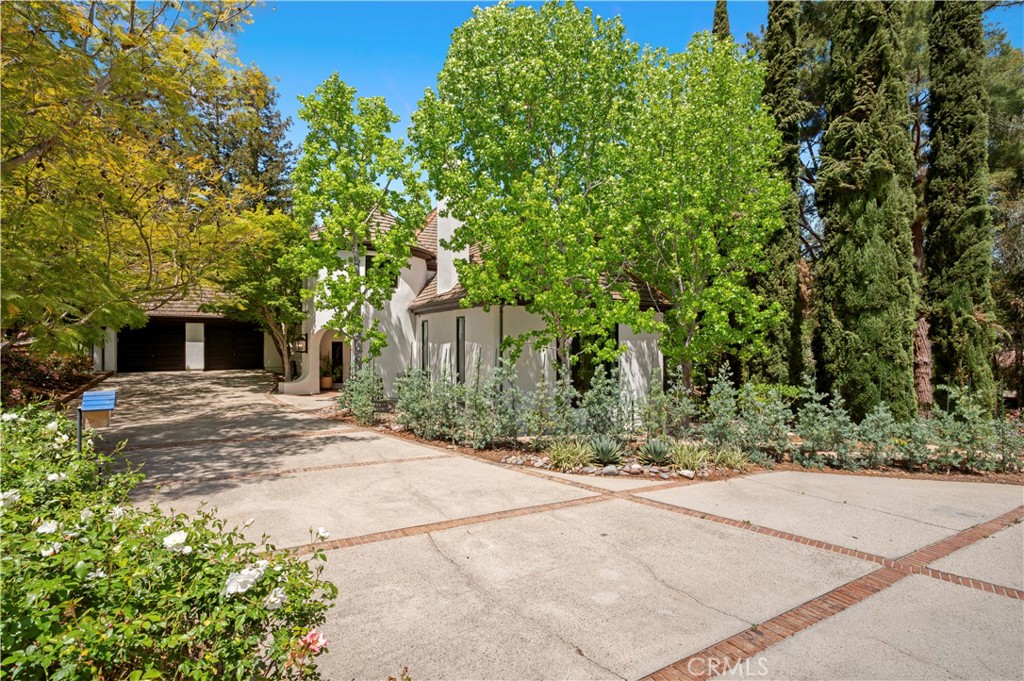 1935 Maverick Lane
