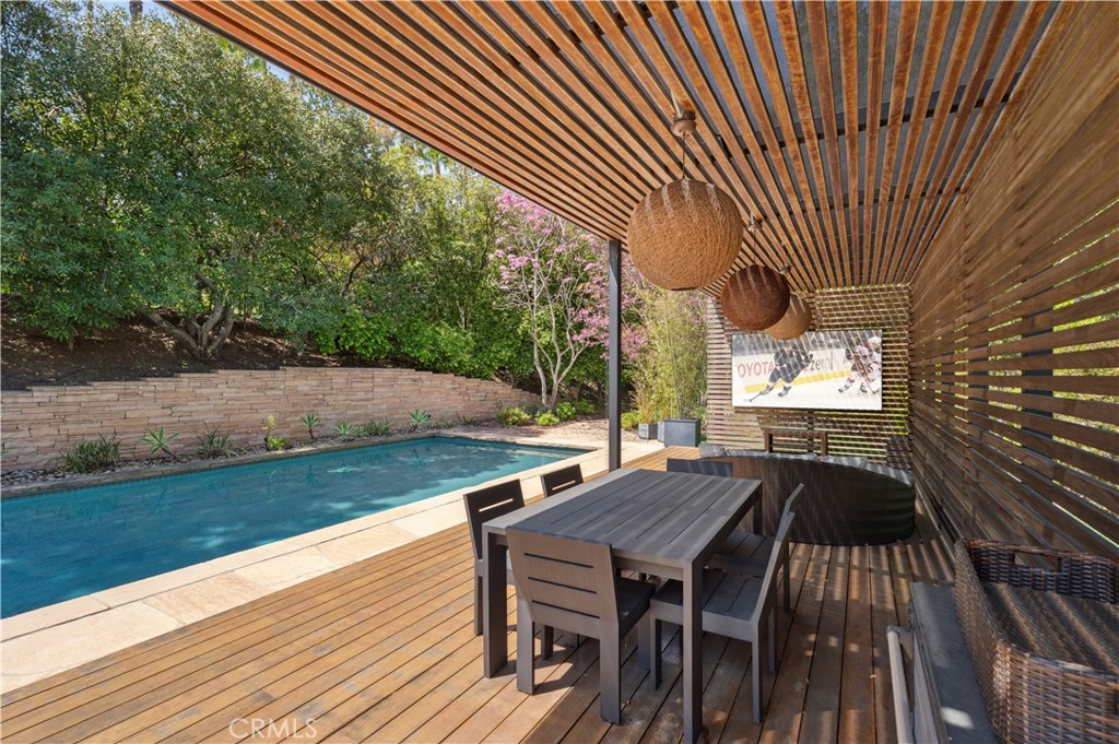 1935 Maverick Lane