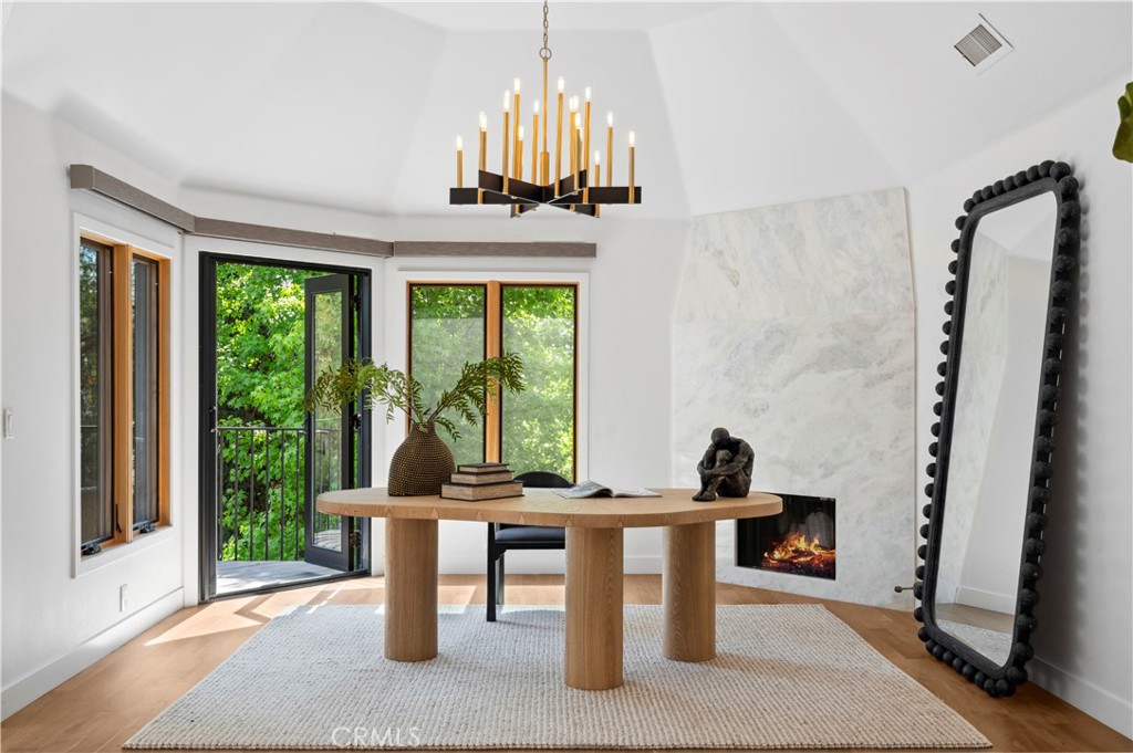1935 Maverick Lane