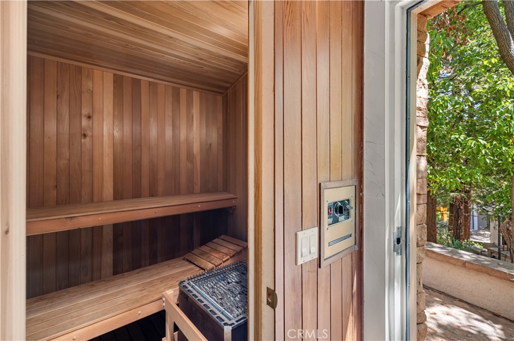 1935 Maverick Lane