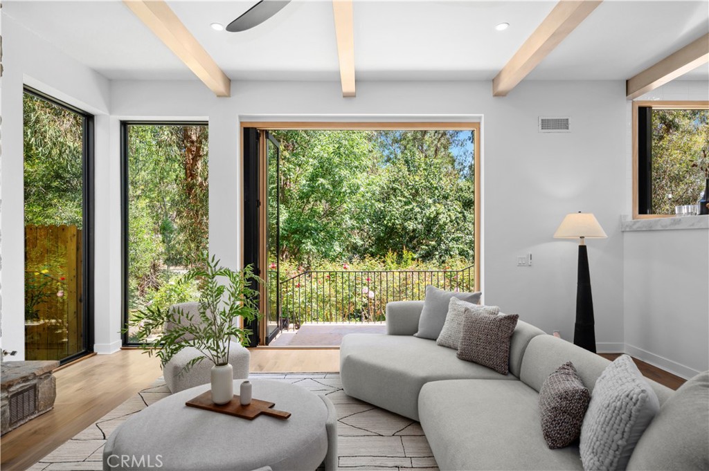 1935 Maverick Lane