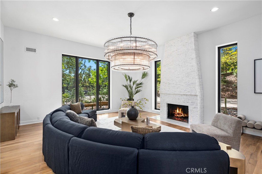 1935 Maverick Lane