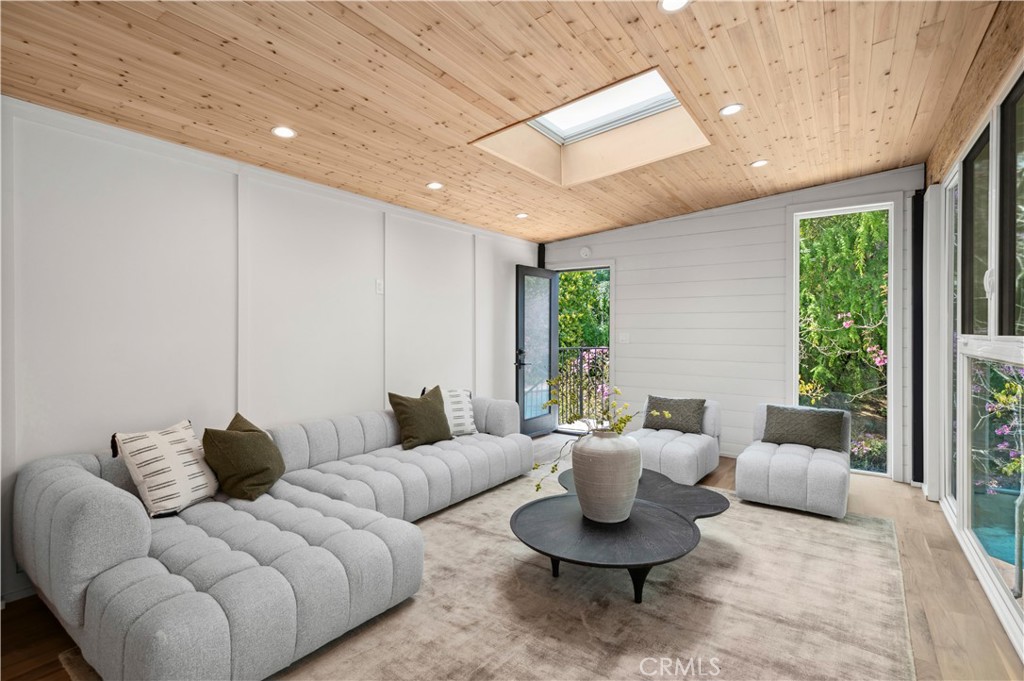 1935 Maverick Lane