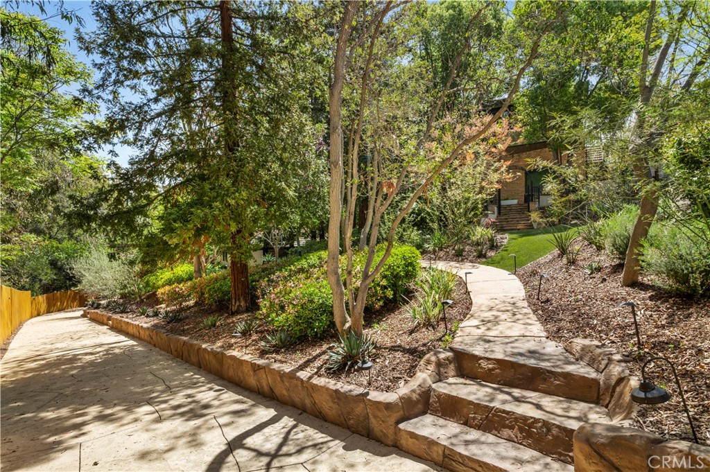 1935 Maverick Lane
