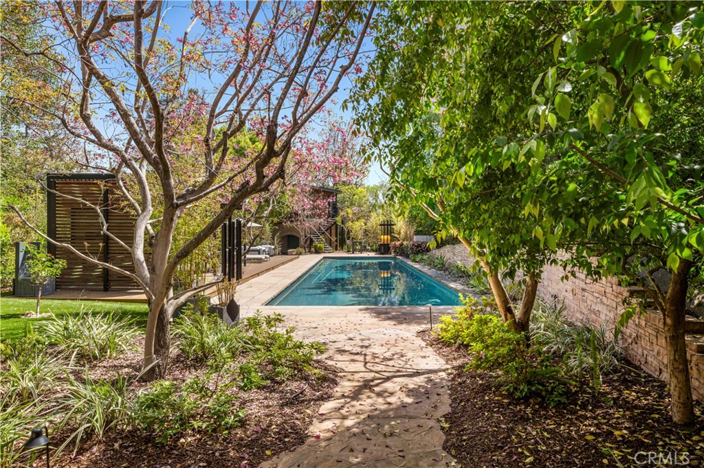 1935 Maverick Lane