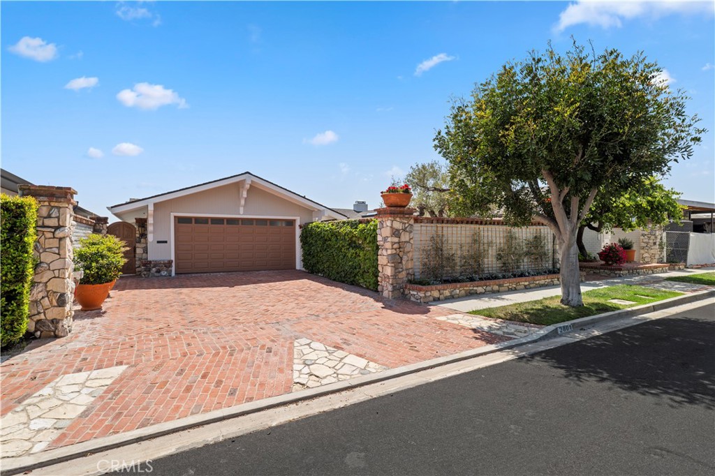 2801 Pebble Drive