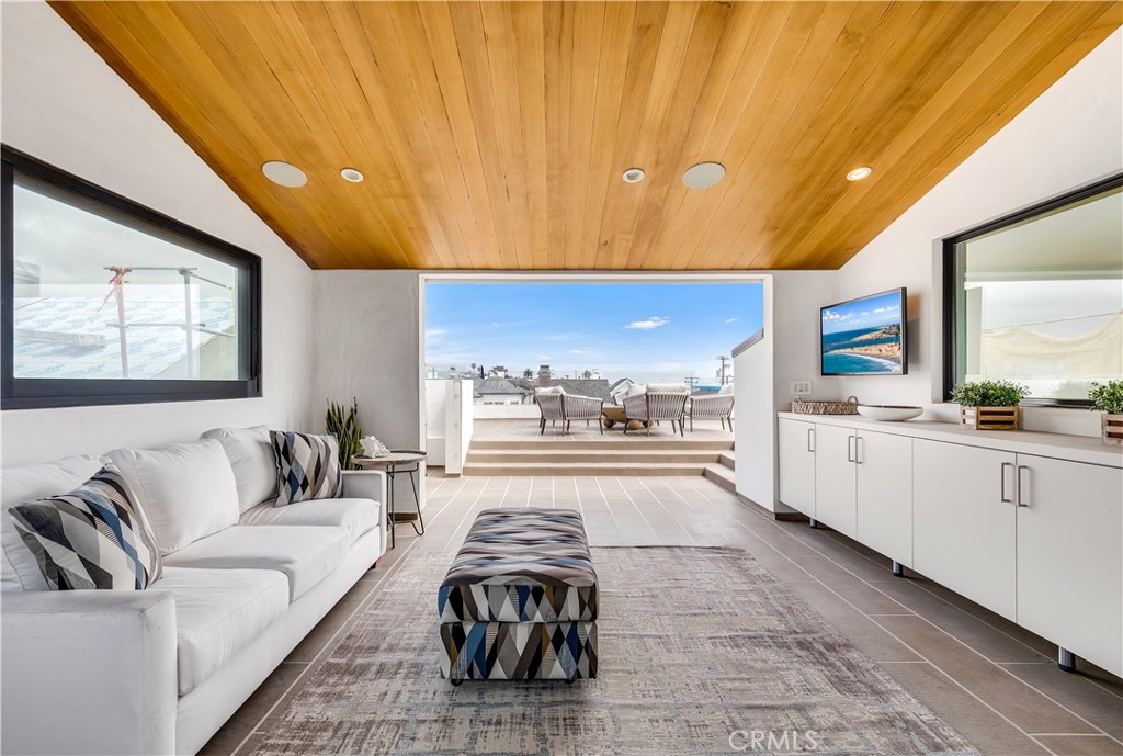 221 Heliotrope Avenue