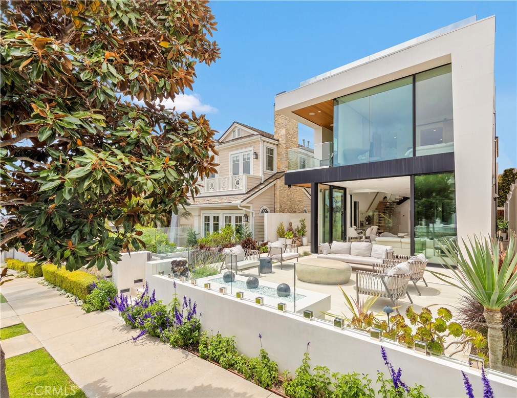 221 Heliotrope Avenue