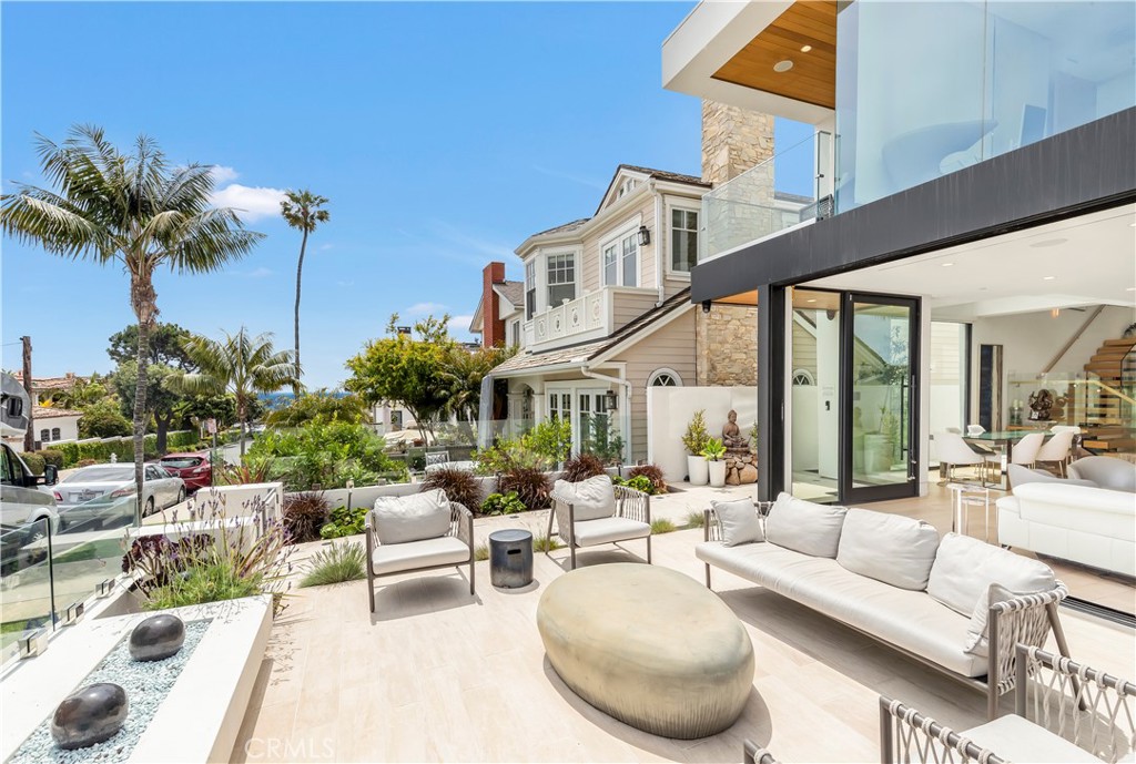 221 Heliotrope Avenue