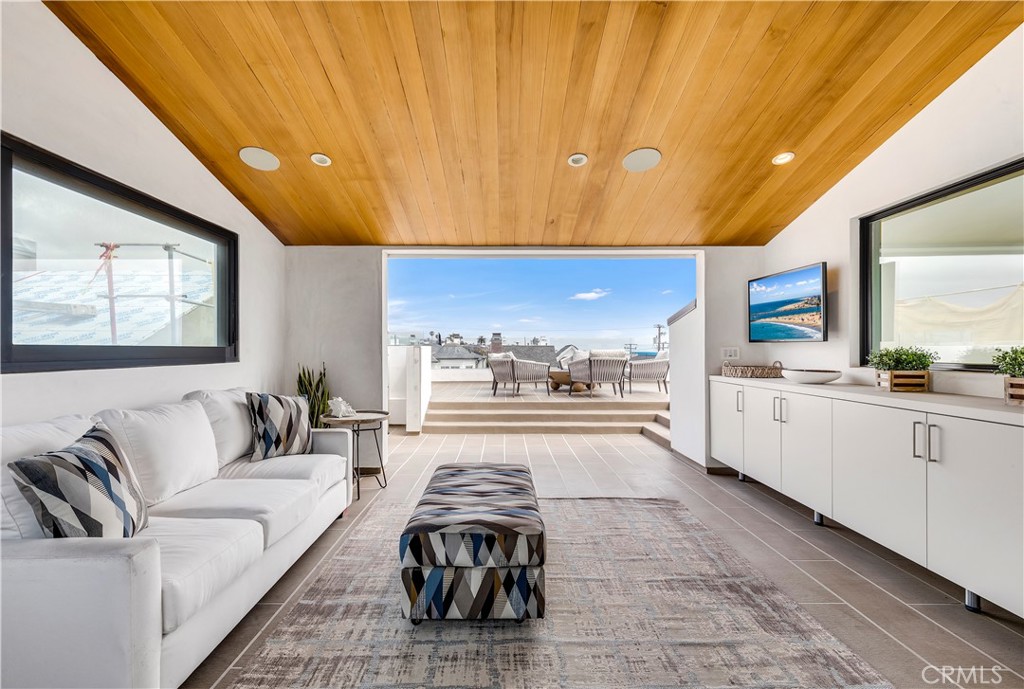 221 Heliotrope Avenue