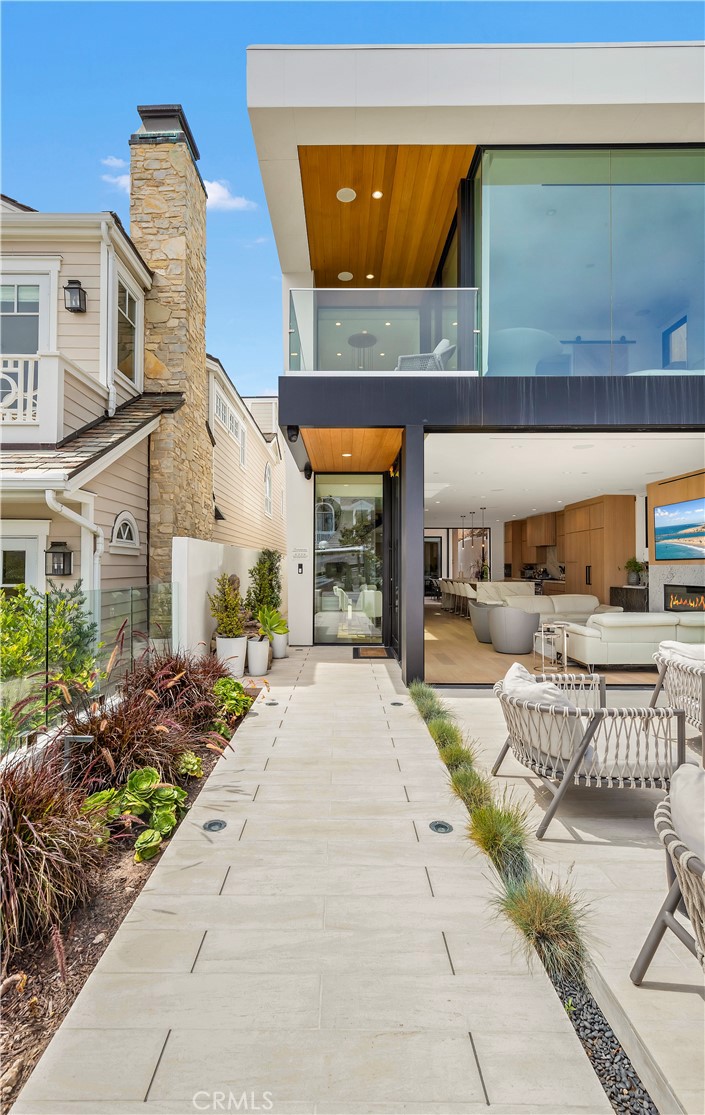 221 Heliotrope Avenue