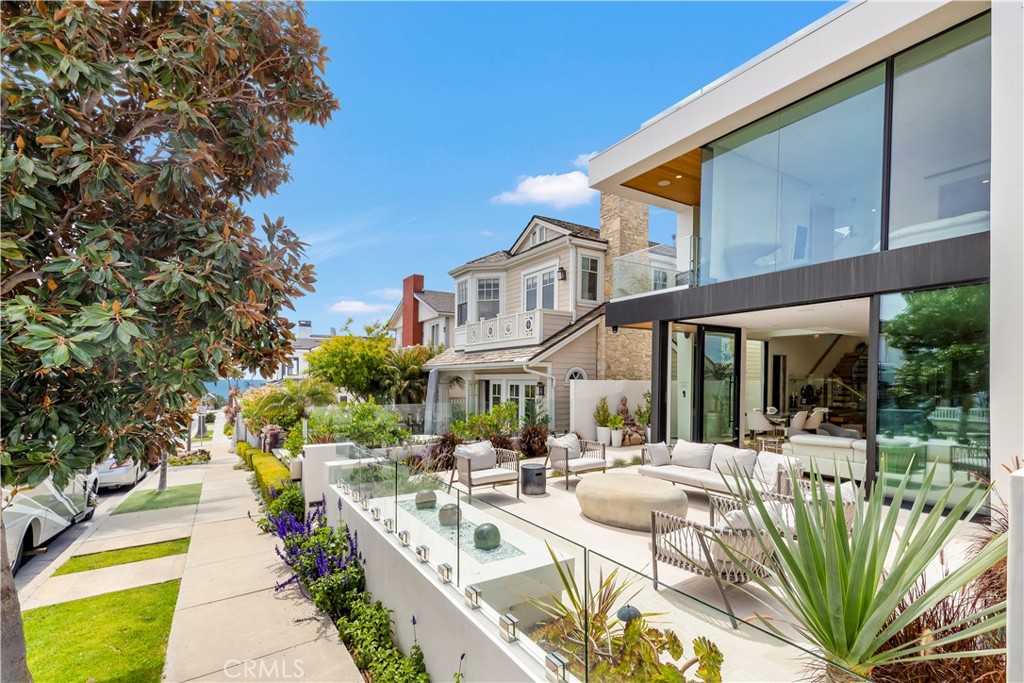 221 Heliotrope Avenue