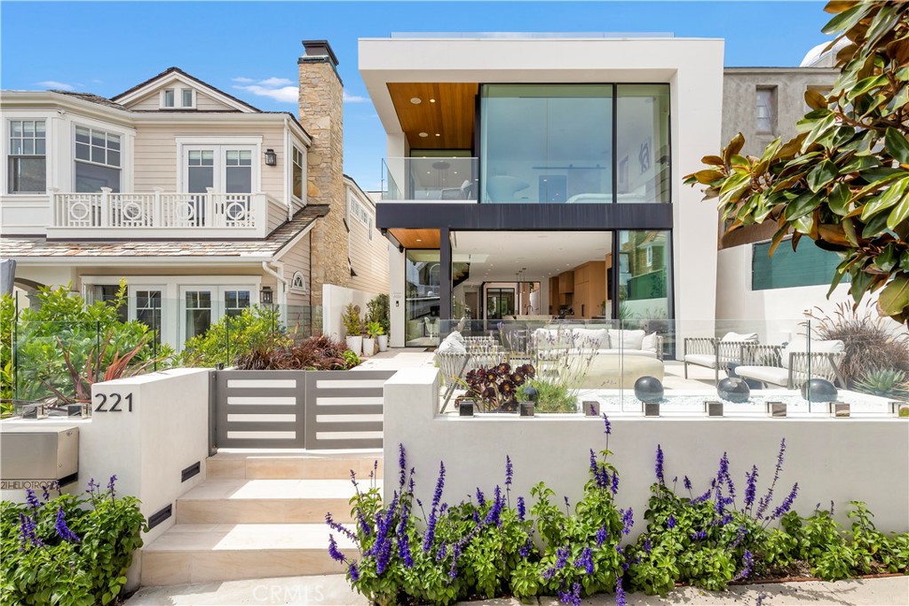 221 Heliotrope Avenue