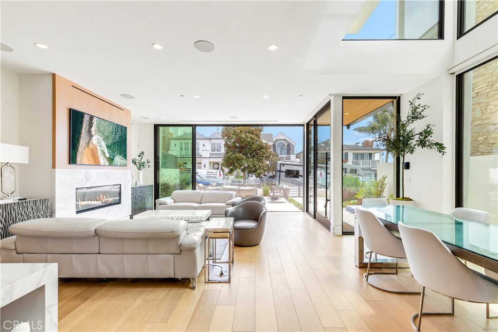 221 Heliotrope Avenue