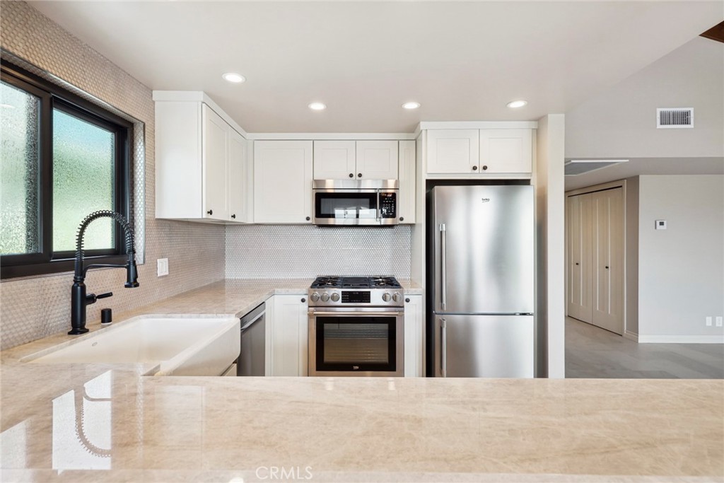 410 Dahlia Avenue 1/2