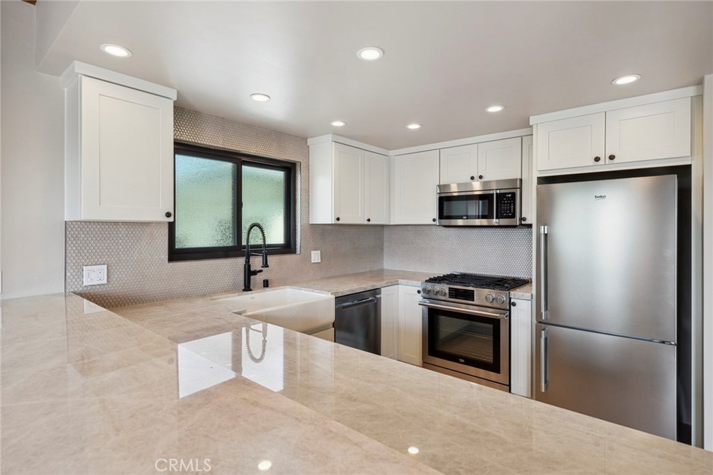 410 Dahlia Avenue 1/2