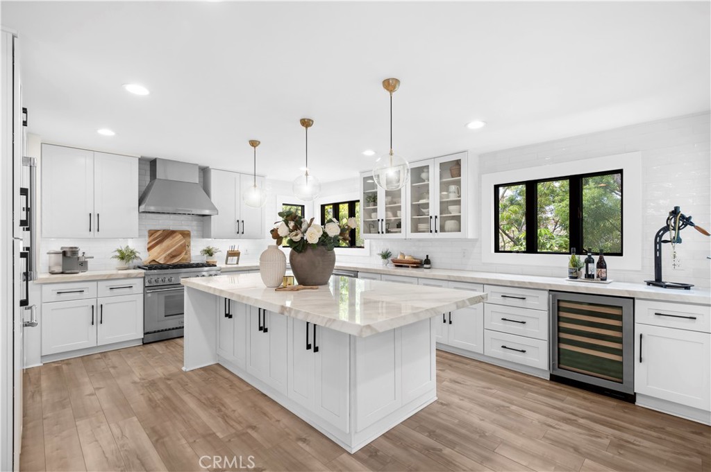 11 Mainsail Drive