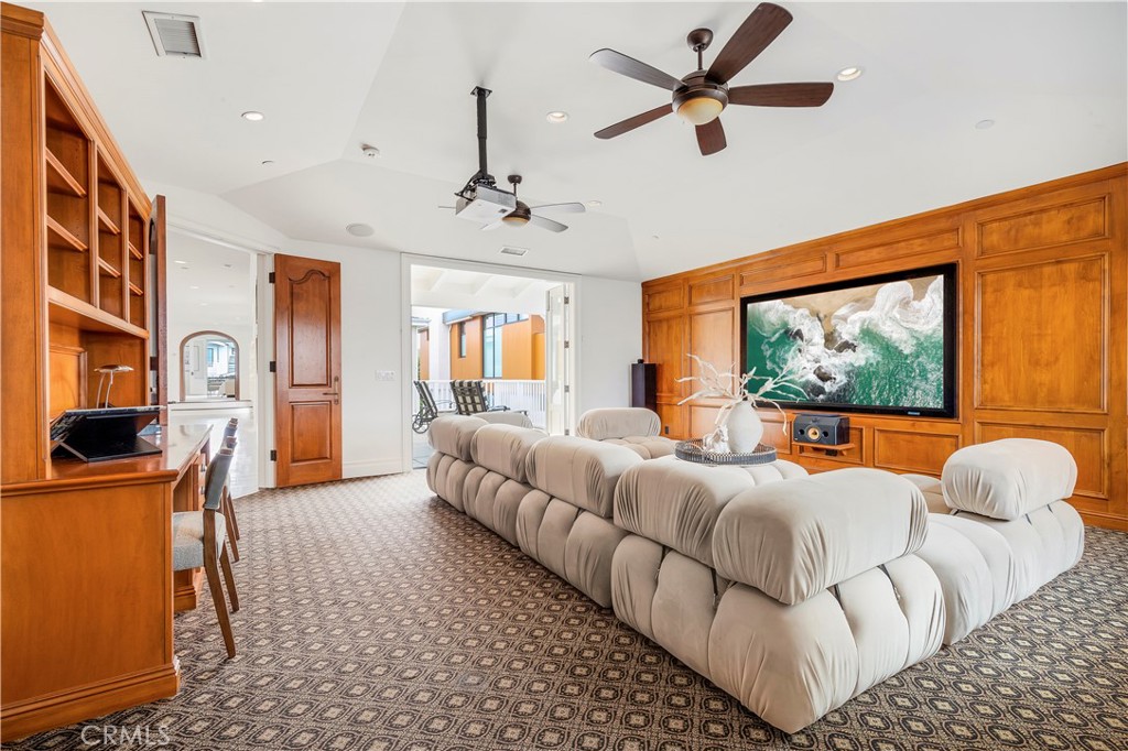 321 Fullerton Avenue