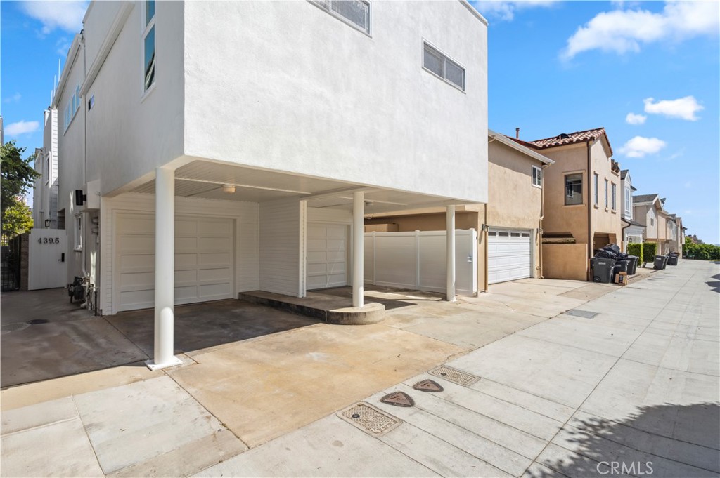 439 1/2 Carnation Avenue