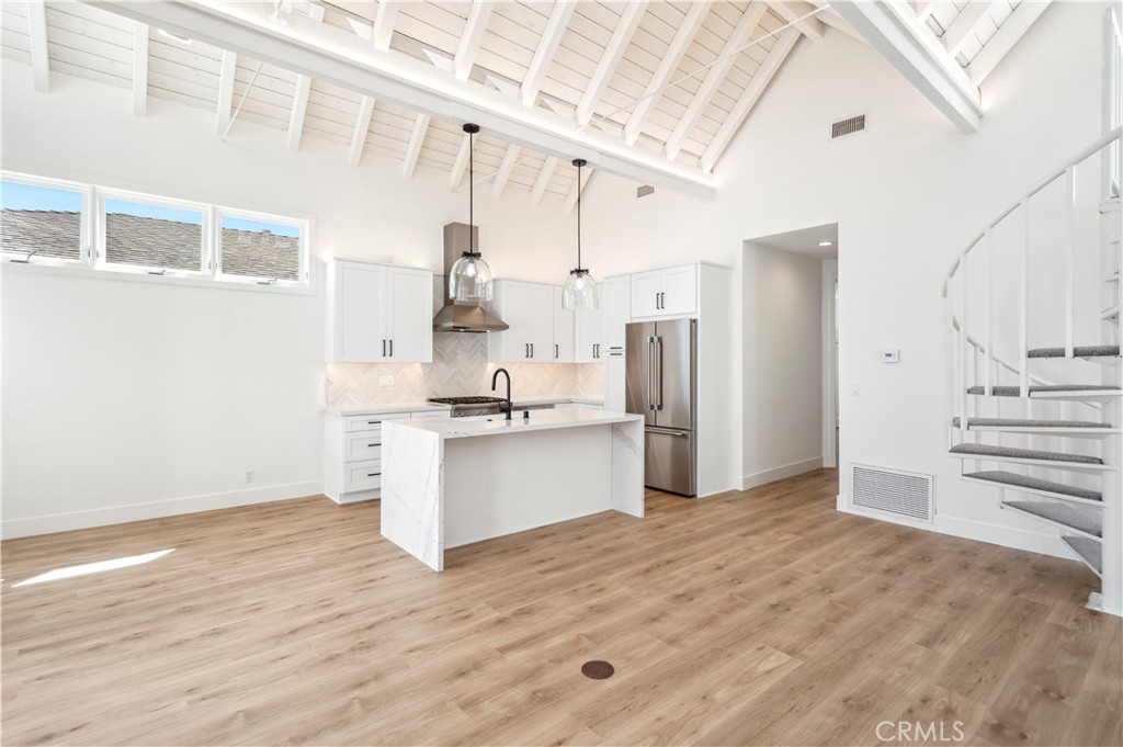 439 1/2 Carnation Avenue