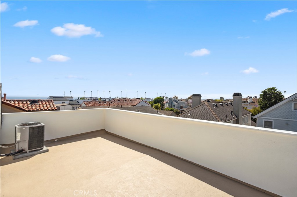 439 1/2 Carnation Avenue