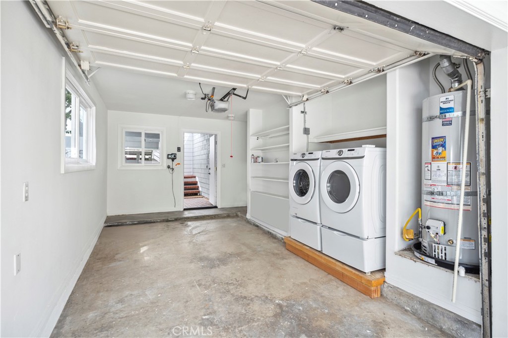 439 1/2 Carnation Avenue