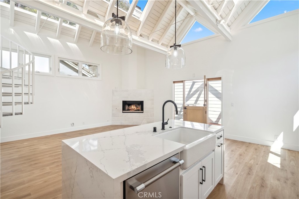 439 1/2 Carnation Avenue