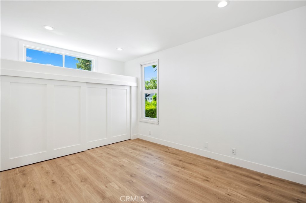 439 1/2 Carnation Avenue