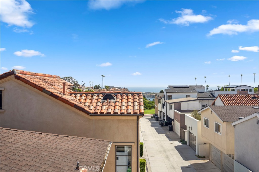 439 1/2 Carnation Avenue