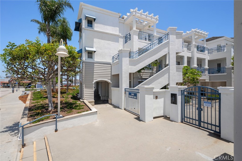 2600 Newport Boulevard 219