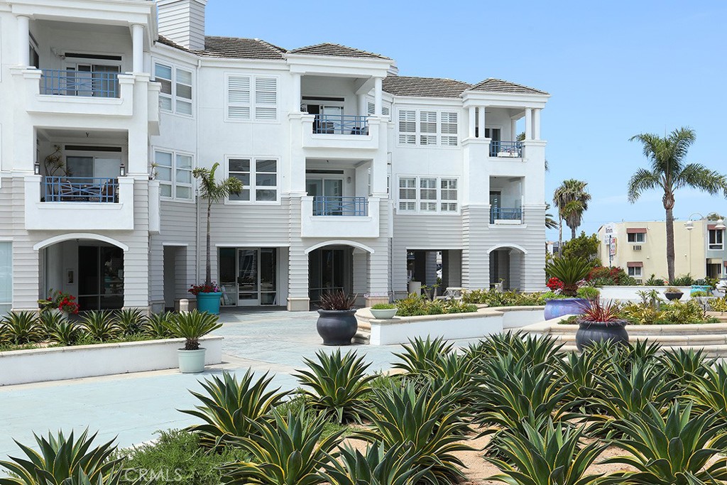 2600 Newport Boulevard 219