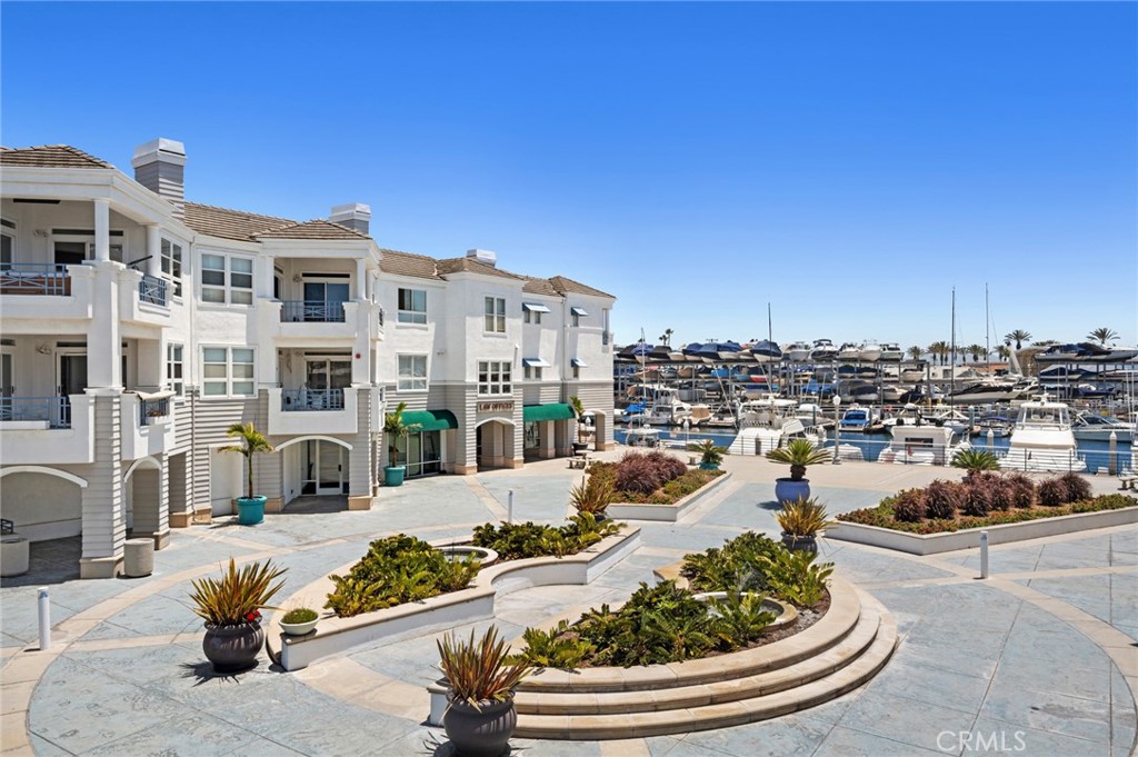2600 Newport Boulevard 219