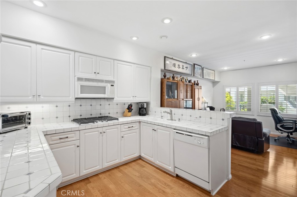 2600 Newport Boulevard 219