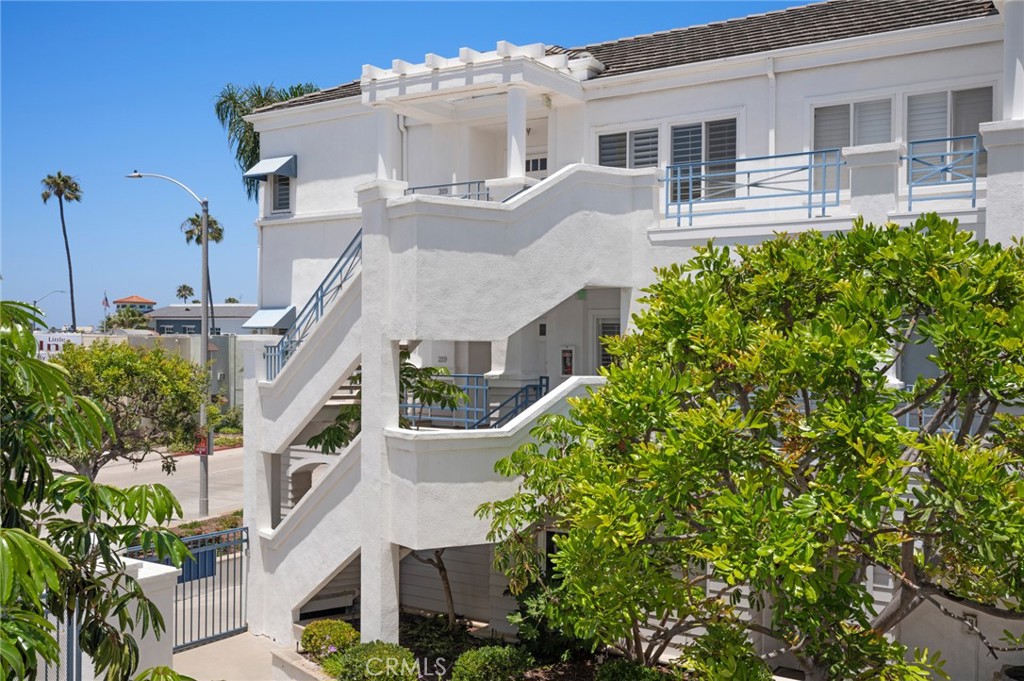 2600 Newport Boulevard 219