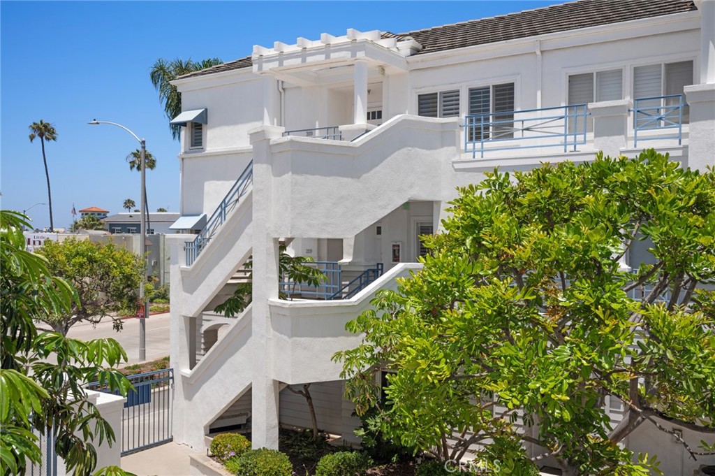 2600 Newport Boulevard 219