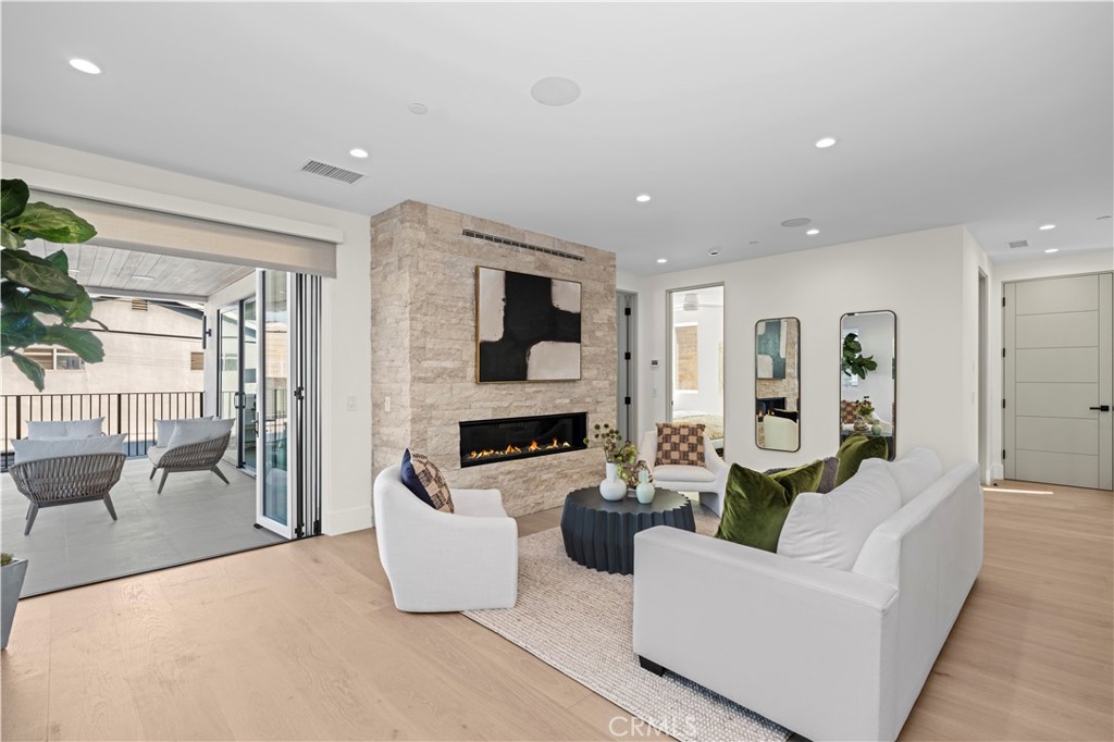 516 1/2 Larkspur Avenue